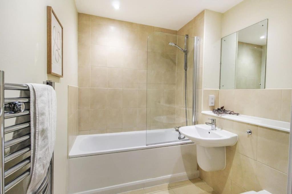 Luxurious 1 Bed Apartment With Free Parking 노팅엄 외부 사진