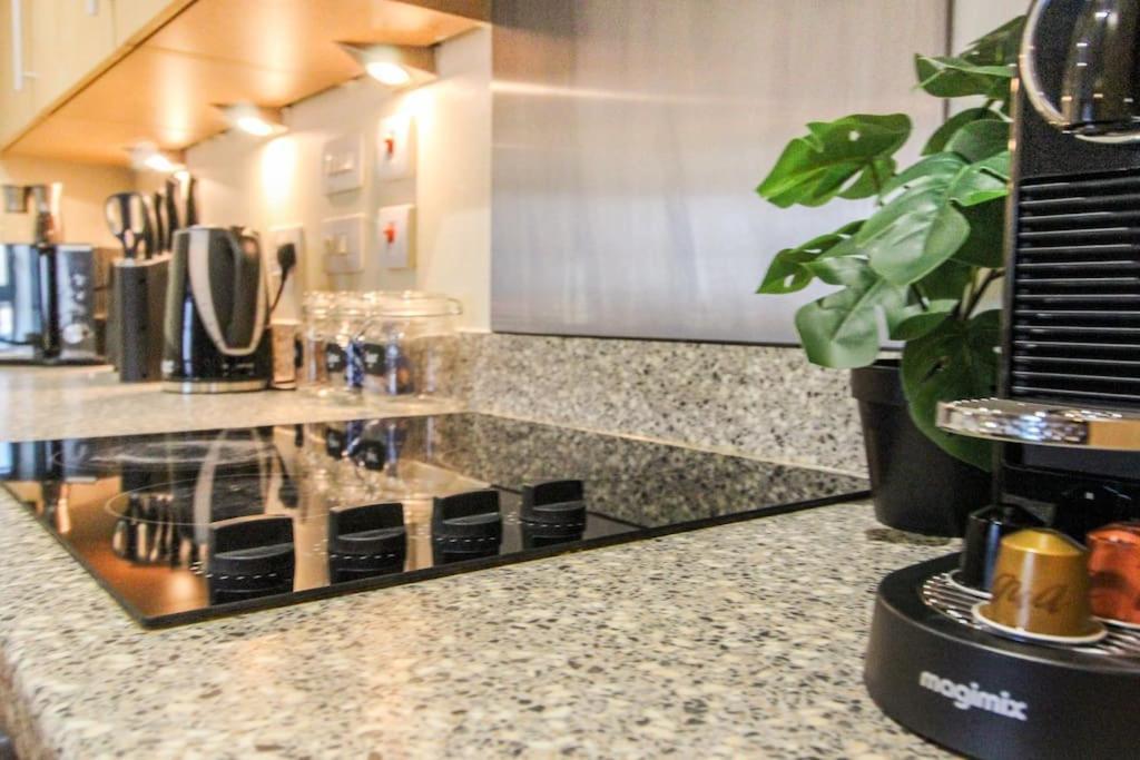 Luxurious 1 Bed Apartment With Free Parking 노팅엄 외부 사진